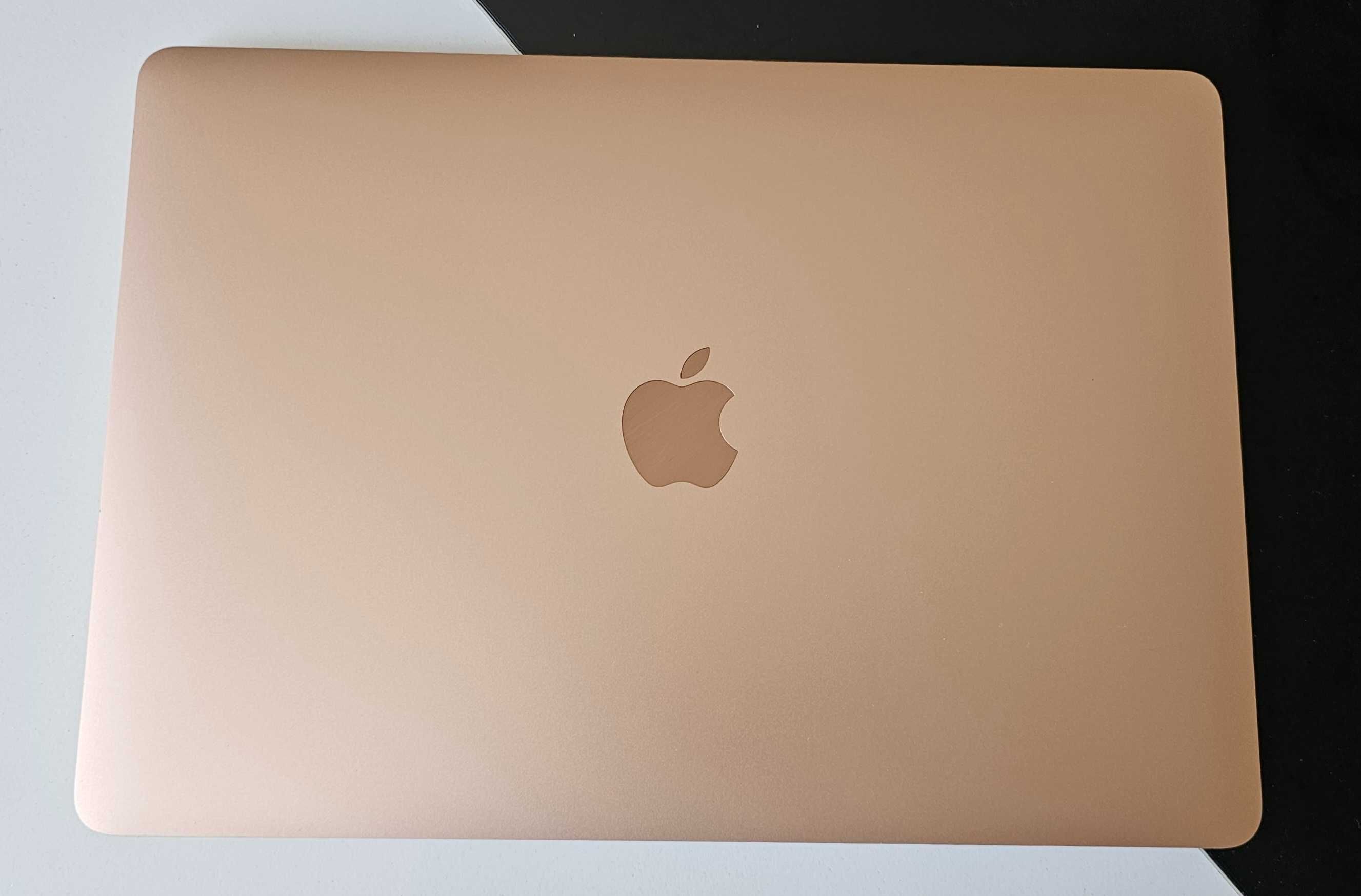 Продавам Apple MacBook Air A2179 (2020) Rose Gold