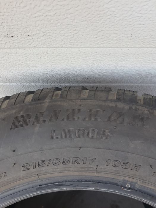 Зимни гуми 2 броя BRIDGESTONE Blizzak LM005 215 65 R17 дот 0322