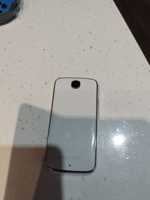 Продавам телефон Alcatel One touch с капаче