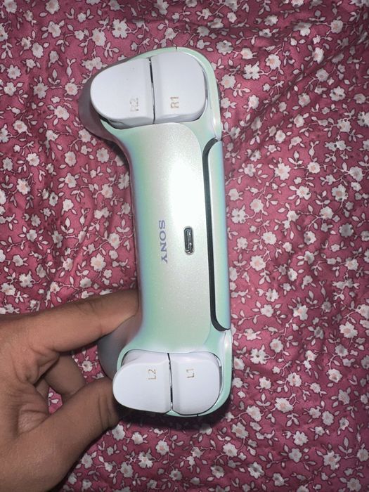 Плейстейшън 5 със джойстик