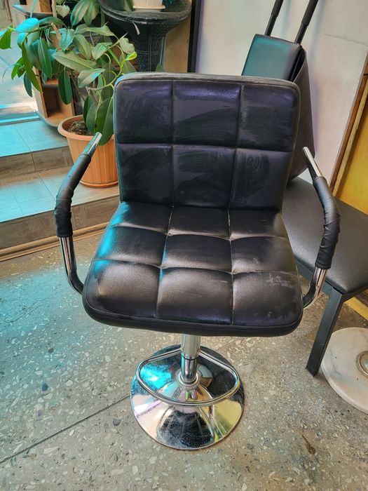 Продам кресло для визажиста.