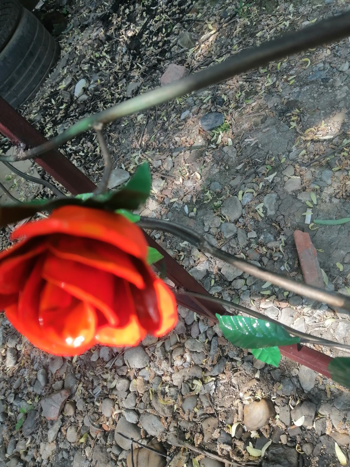 Trandafiri din fier in marime naturala