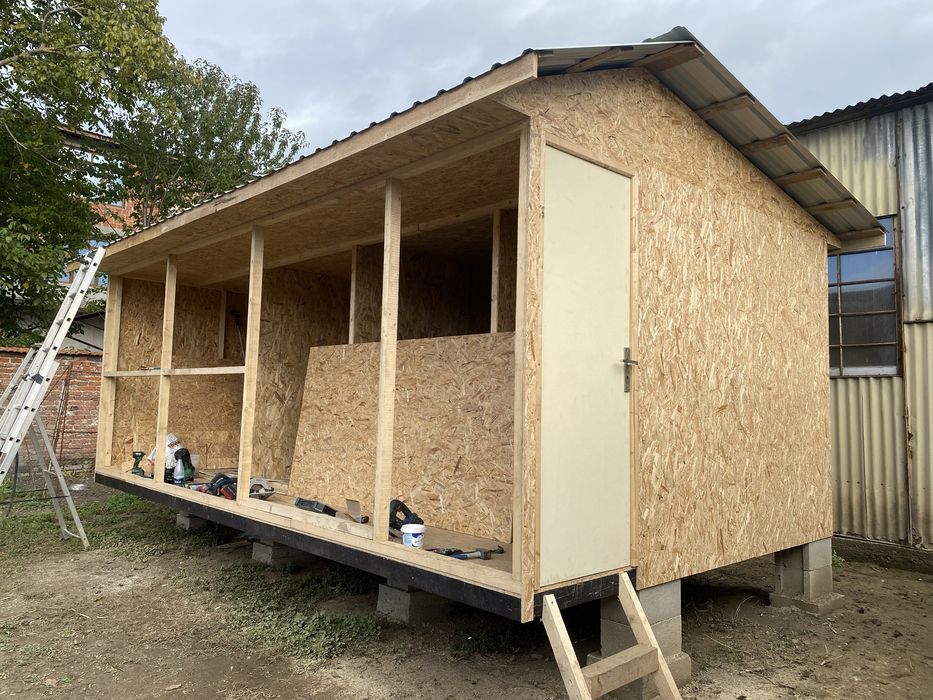 Hale ,local depozitare di fier sau structura de lemn