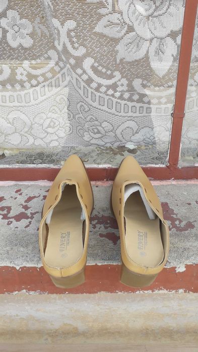 Papuci cu toc de damă