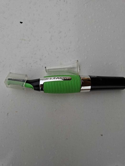 Trimmerul Micro Touch Max pentru nas, perciuni si urechi