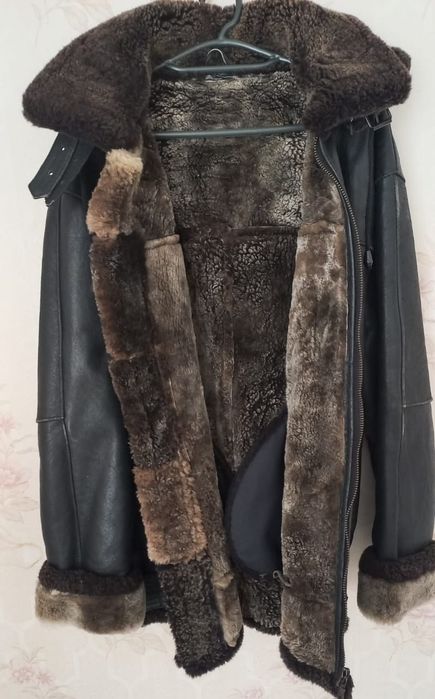 Продам верхнюю одежду