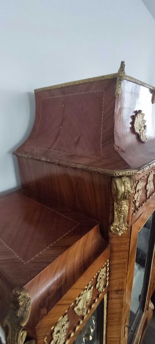 Историческа витрина в стил Empire