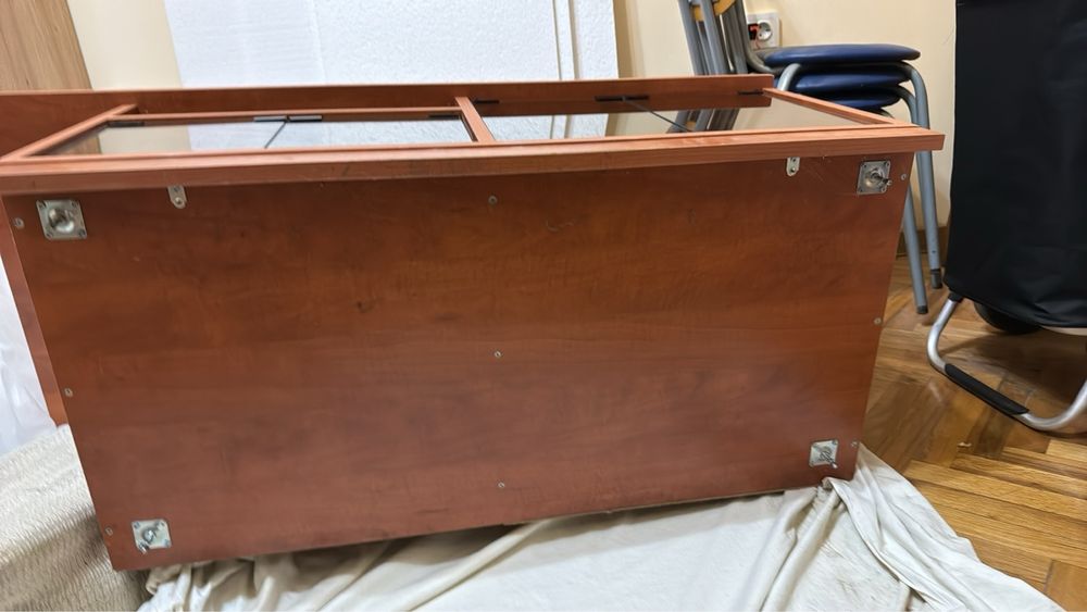 Малък шкаф в отлично състояние