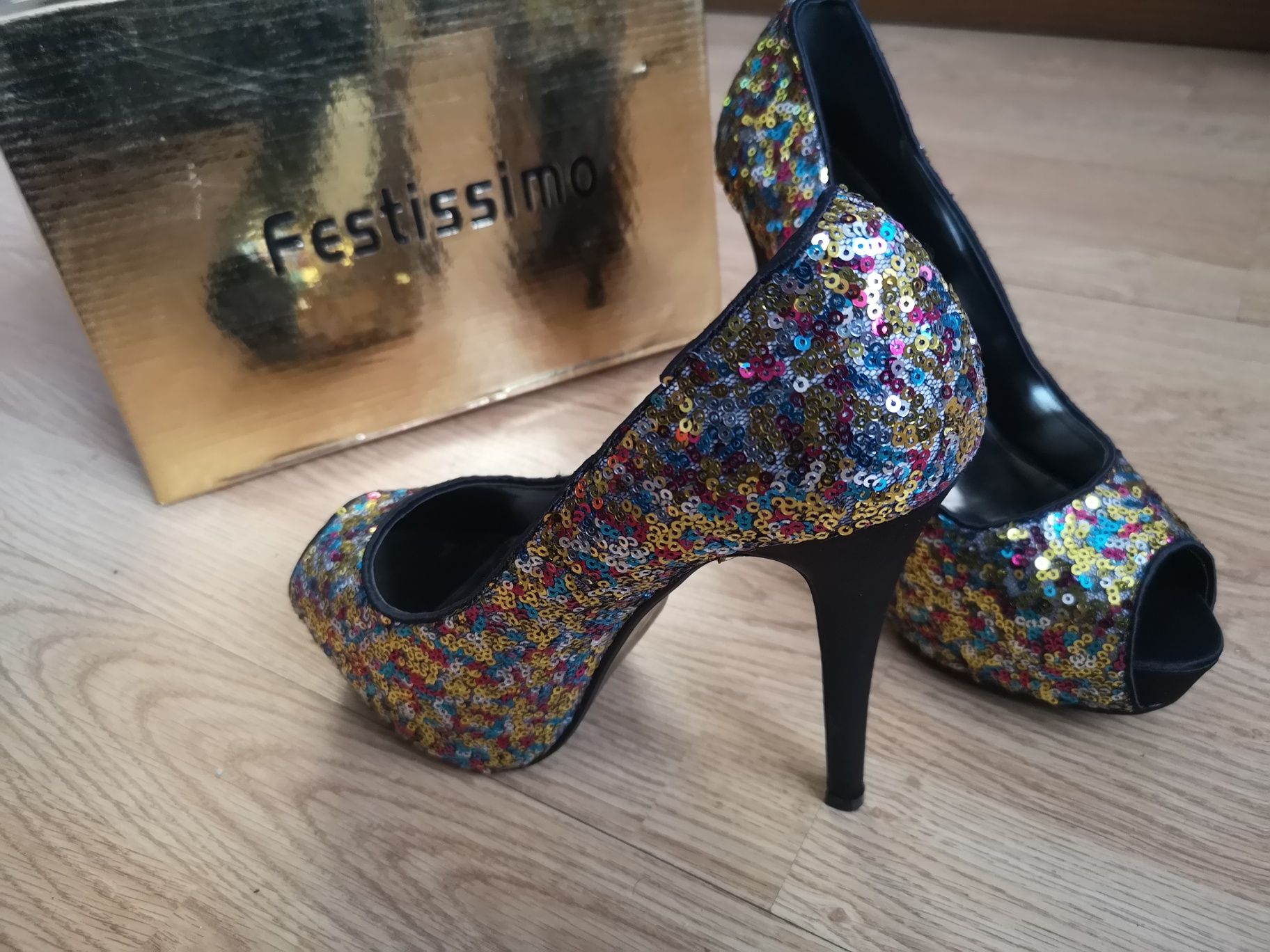 НОВИ Festissimo луксозни обувки със златни пайети висок ток, Размер 39