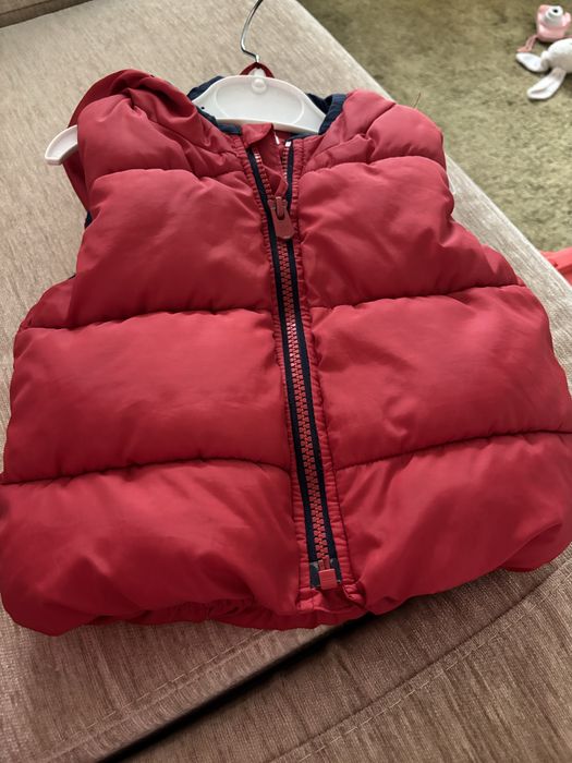 Бебшки елек Gap 12-18м