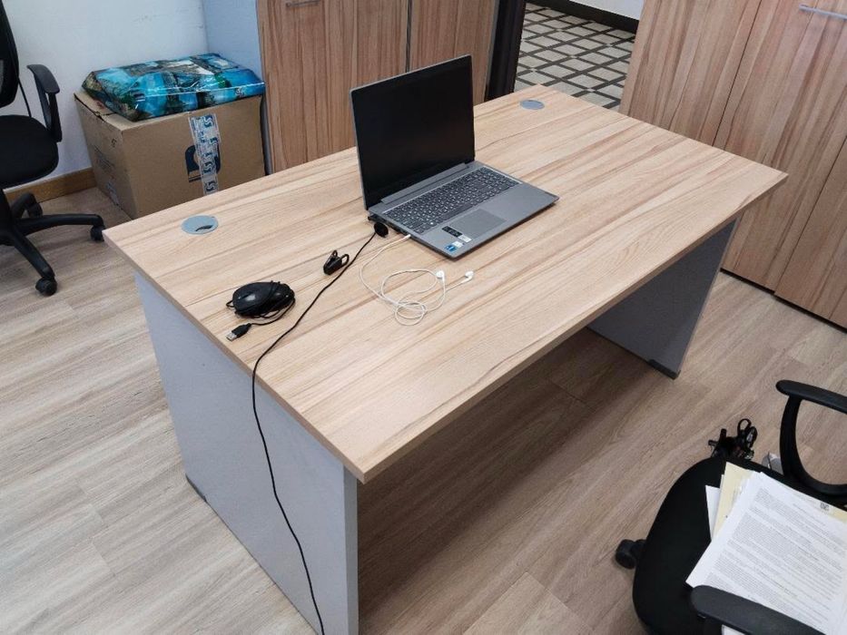 Офисные столы 13 шт