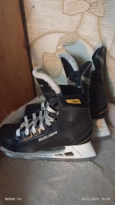 Продам коньки хоккейные