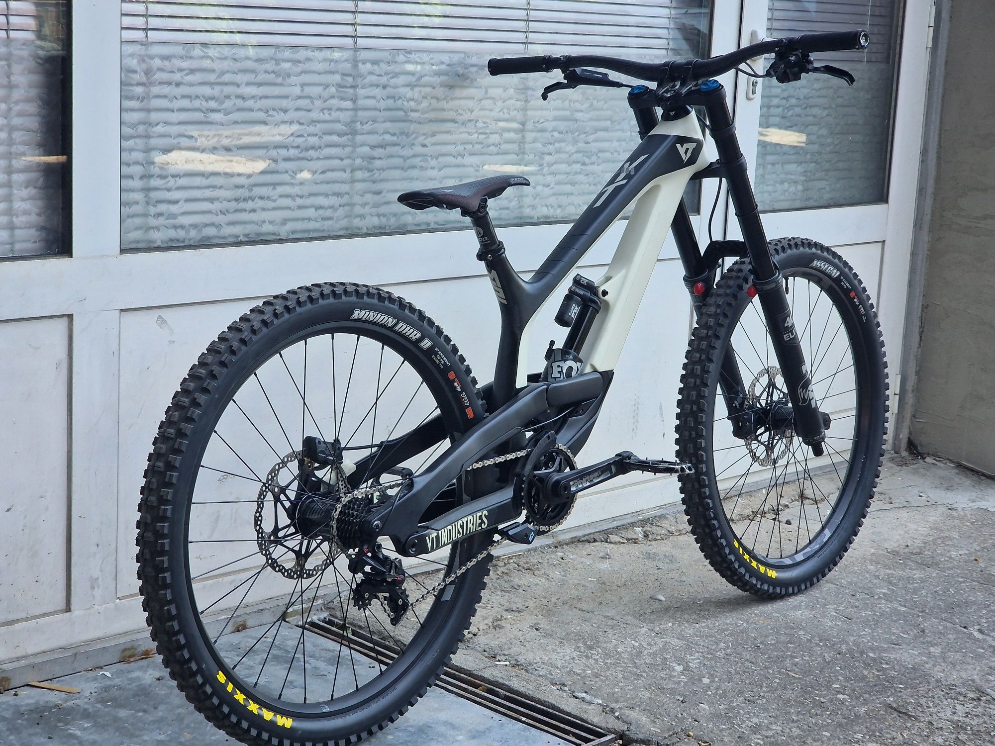Велосипед YT Tues CF Pro 2019 M/L НОВ