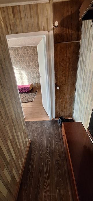 Продам 1 комн., 13 мкр., 4 этаж неугловая.