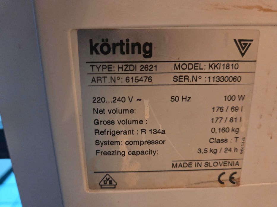 Хладилник с фризер за вграждане на части