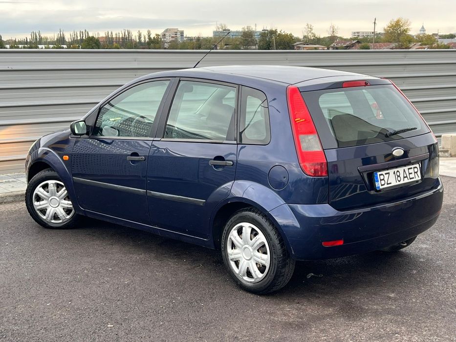 Ford Fiesta 1.3 benzină An 2003 in stare bună
