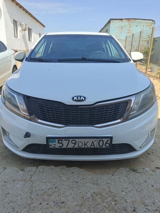 Продам автомобиль Kia Rio 2015