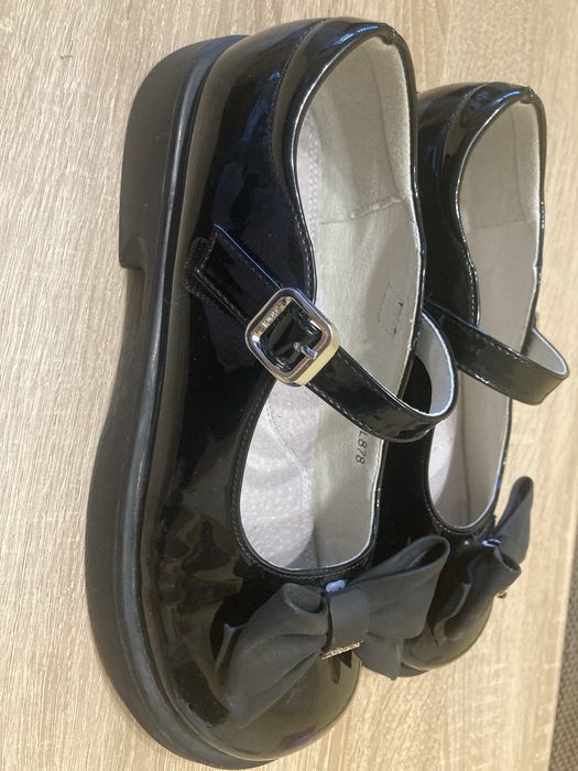 Детски обувки номер 37