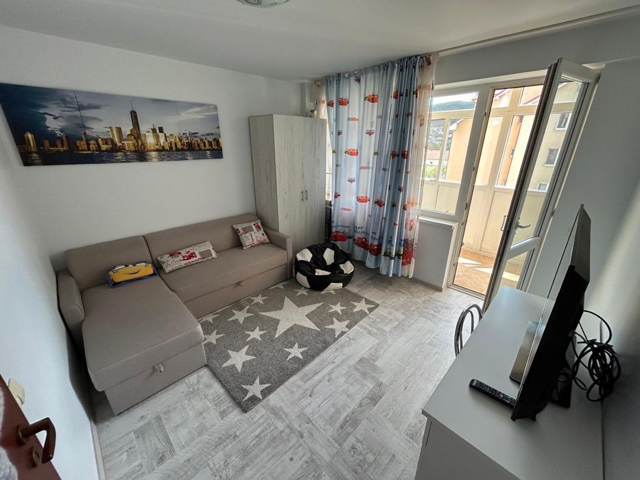 Imchiriez apartament pe termen lung in partea de sus a orasului