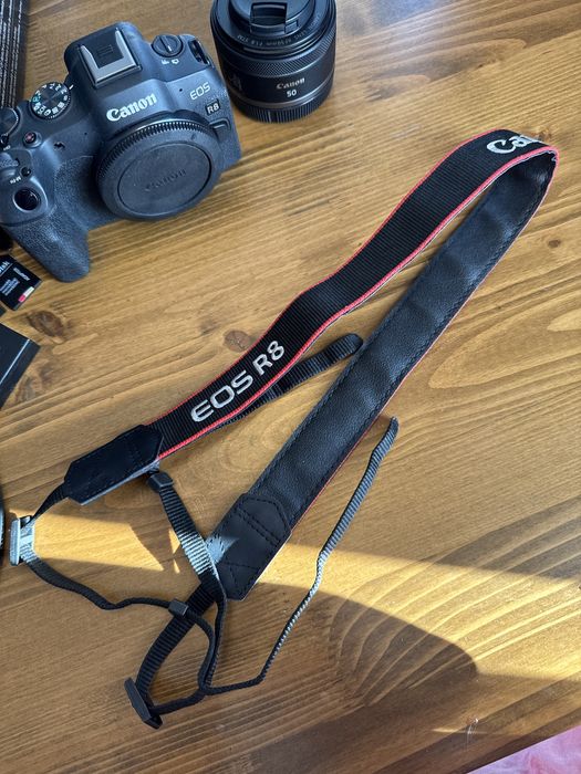 Canon R8 + 50mm 1.8 + пълен фотографски комплект + гаранция. Като нов