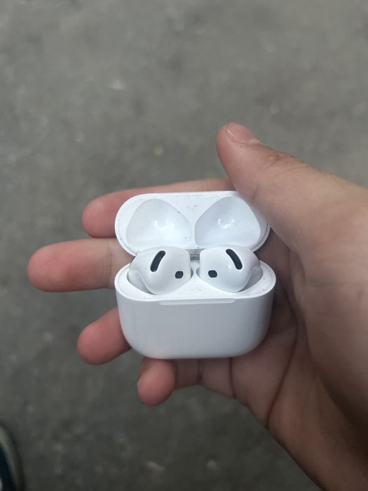 продам наушники airpods 4