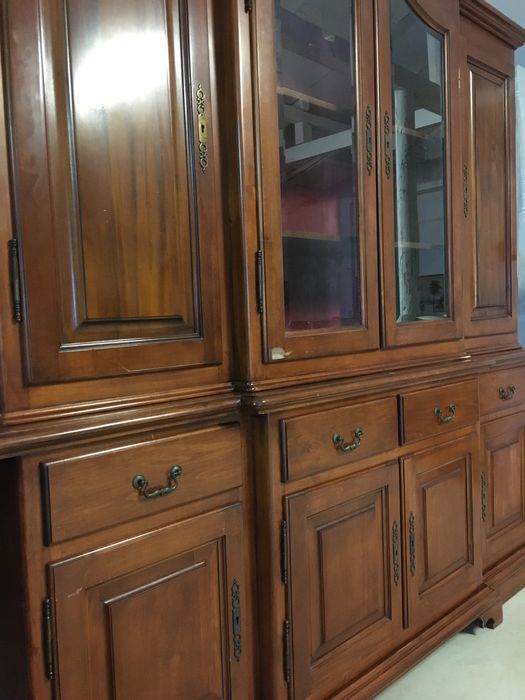 Vitrină din lemn masiv