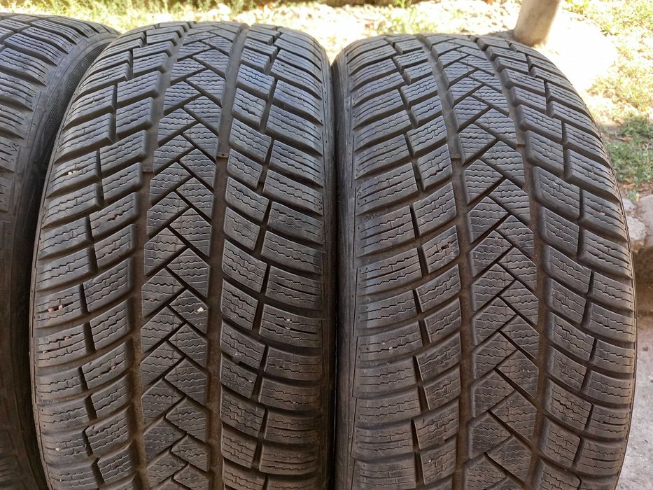 Зимни 215/45 R18 VREDESTEIN