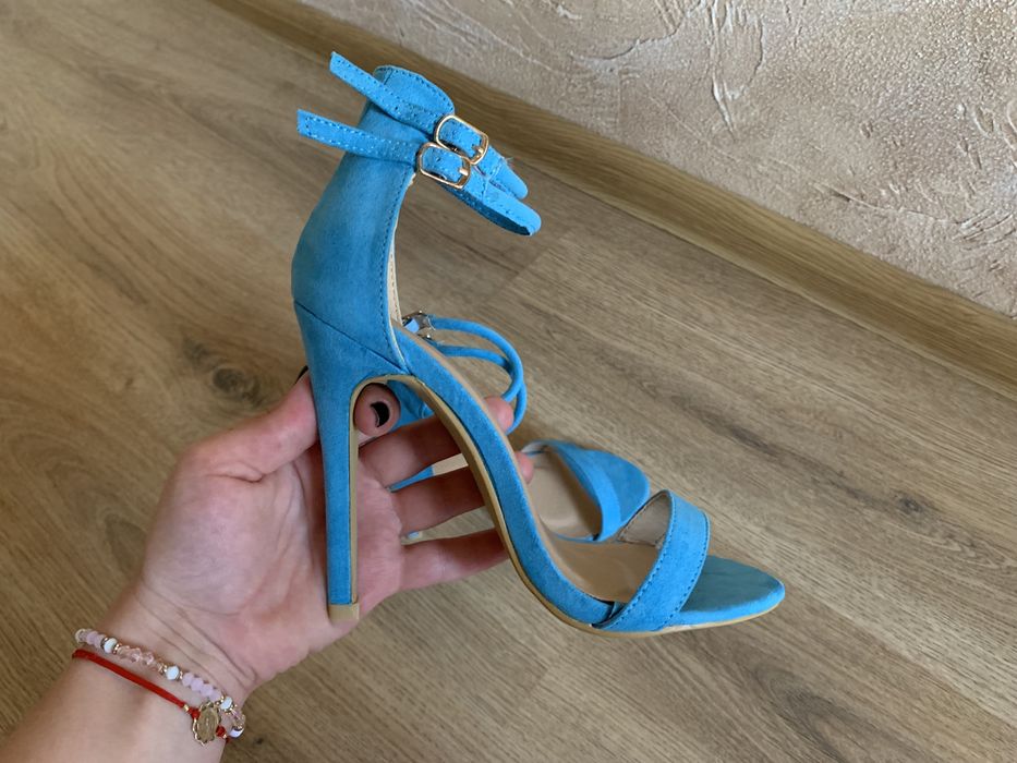 Сандали на ток