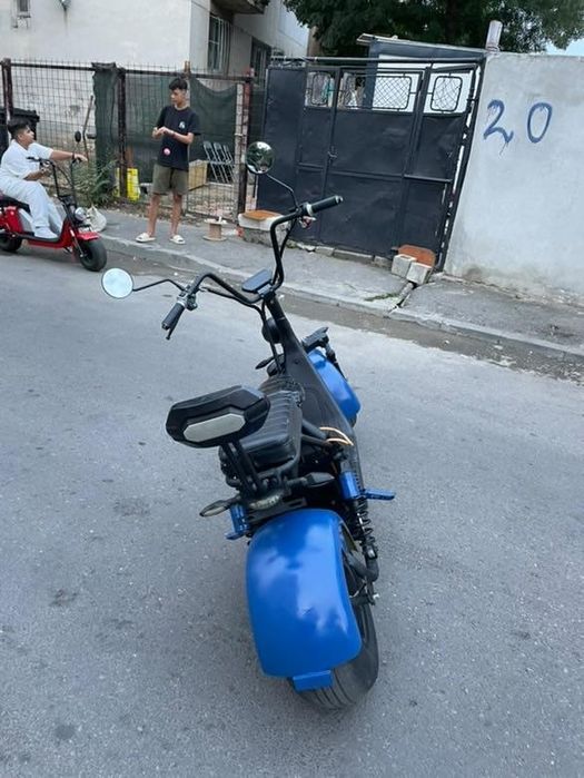 Vând scuter moped  mici probleme se schimbă cu 250 lei
