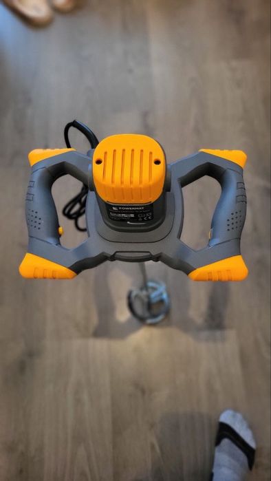 Продавам строителен миксер с регулиране на скоростта