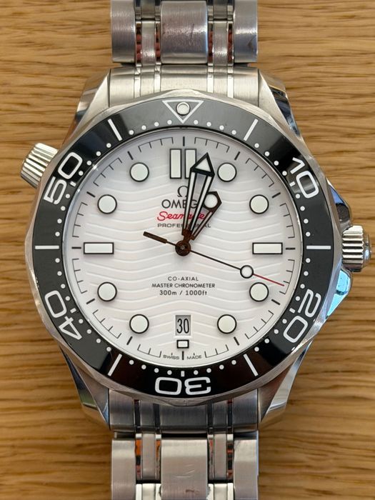 Omega Seamaster Diver 300M + кутия и документи