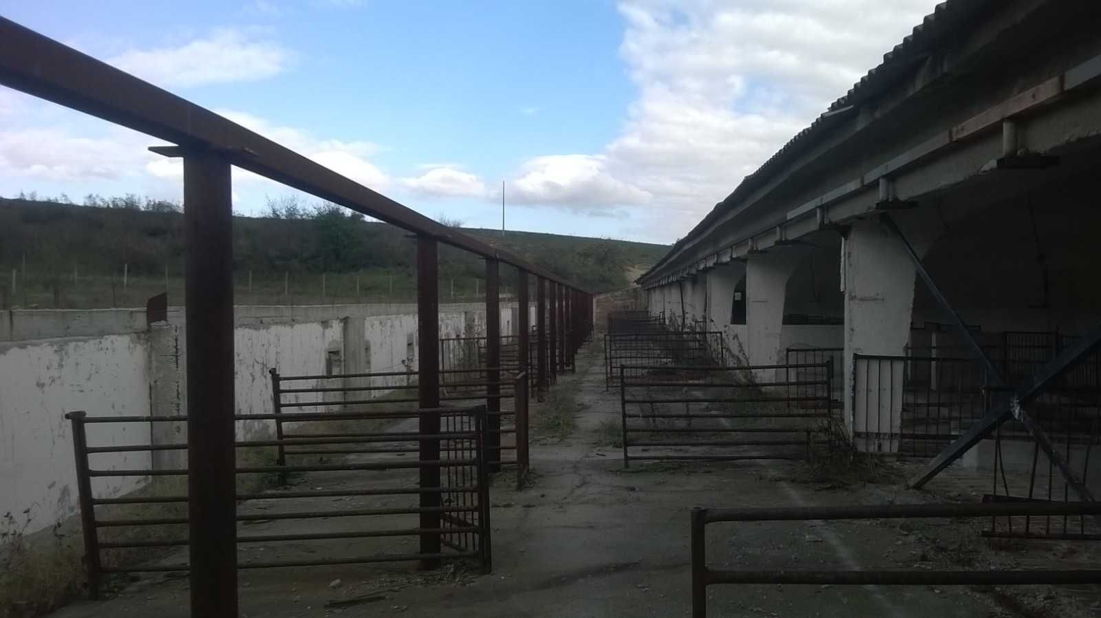 Селскостопанска сгради ведно с парцел в село Доброселец общ. Хасково.
