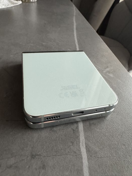Samsung Flip 5 256 impecabil ca nou