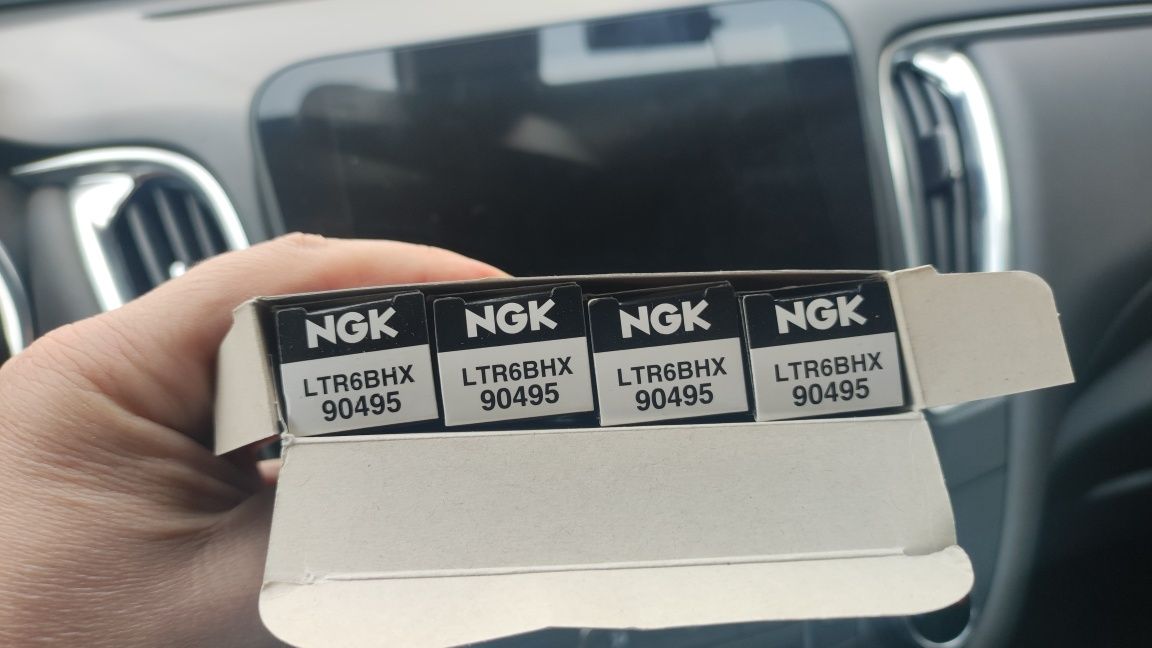 Продам свечи NGK 90495 LTR6BHX на Шевроле Малибу