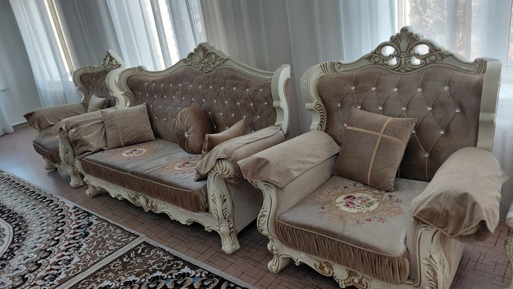 Продам диван и два кресла