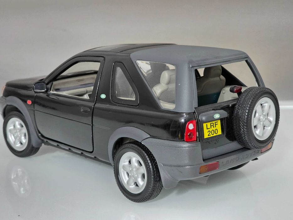 Macheta Auto 1/18 ERTL Land Rover Freelander