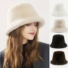 Пухена шапка, нова с еттикет