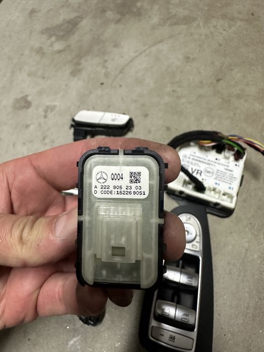 Butoane usa dreapta fata Mercedes C Class w205 cod a2059057851