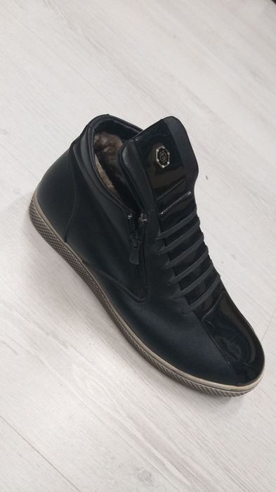 Спортивные мужские кроссовки