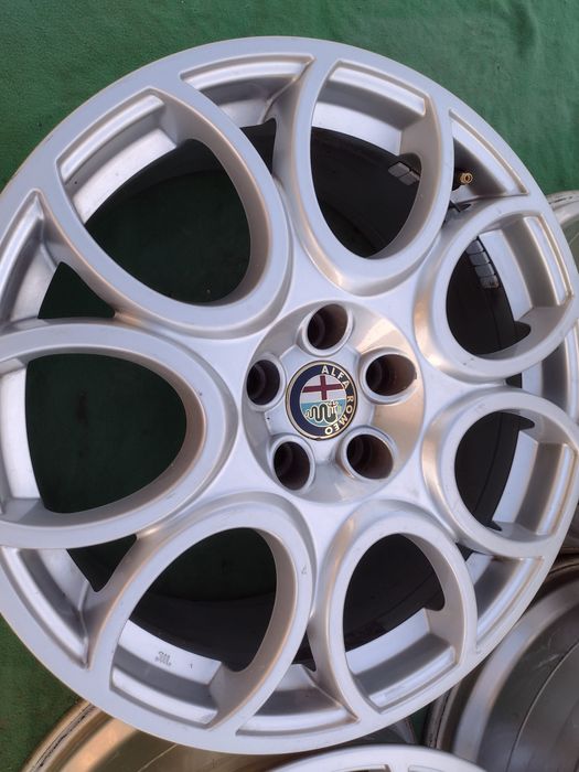 Топ състояние 18-5х110 ЕТ41 8j Alfa Romeo Brera.159
