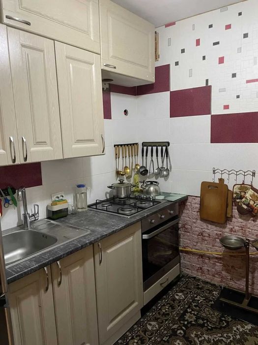 Дава се под наем Тристаен апартамент в София, Зона Б-18 - 100 кв.м за 510 € - Снимка #1