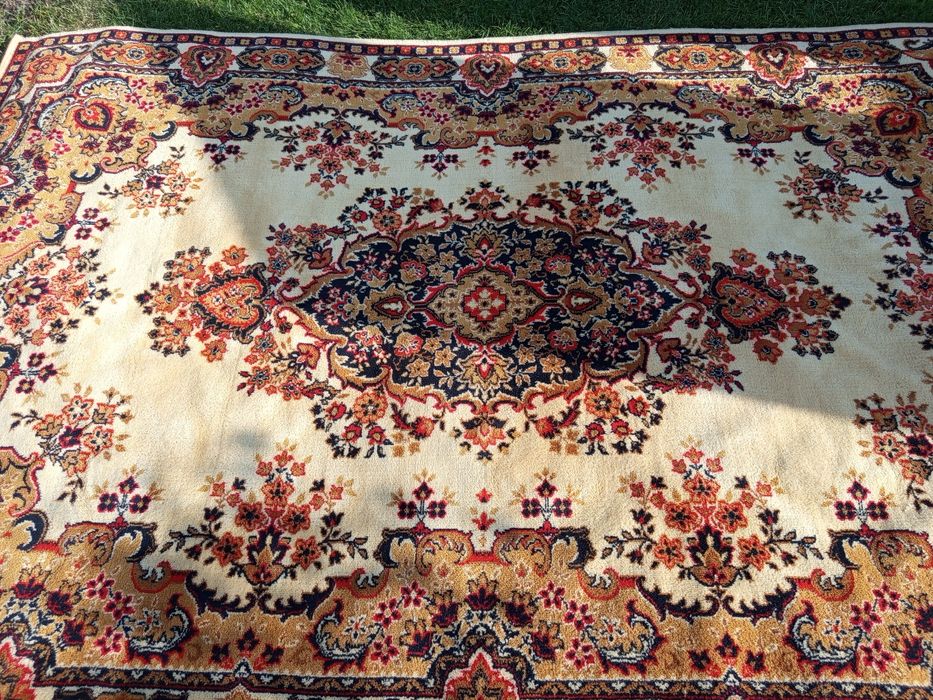 Продам шерстяные ковры.