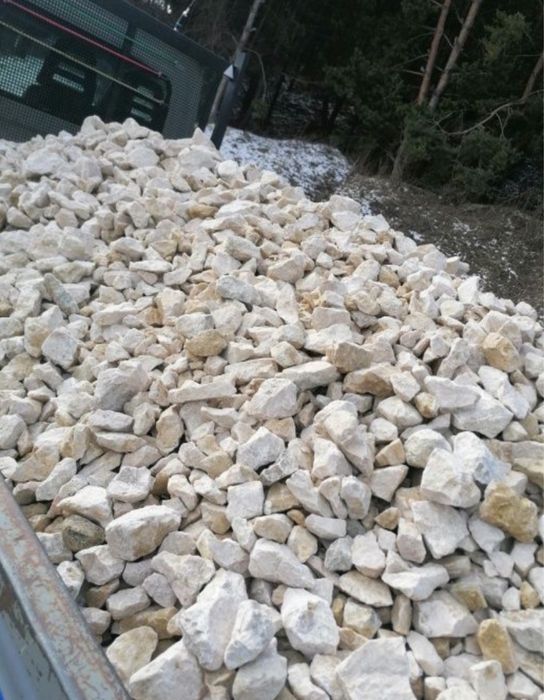 Piatra alba concasata de calcar/granit pentru decor