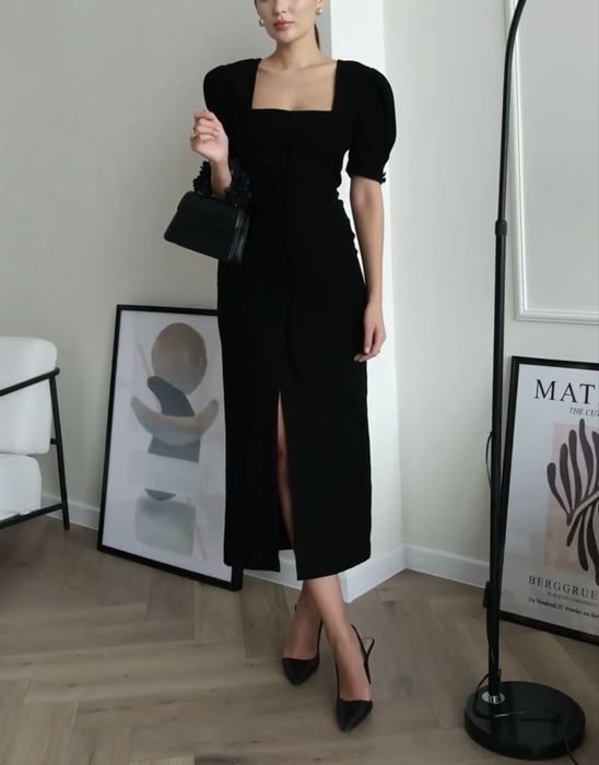 Черное платье.