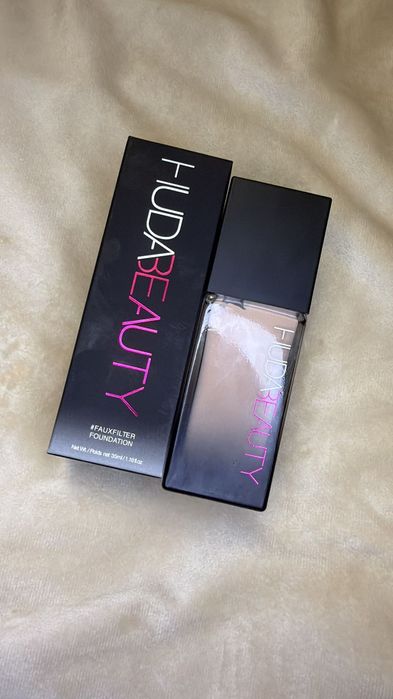 fondul de ten lichid Huda Beauty #FauxFilter Luminous Matte