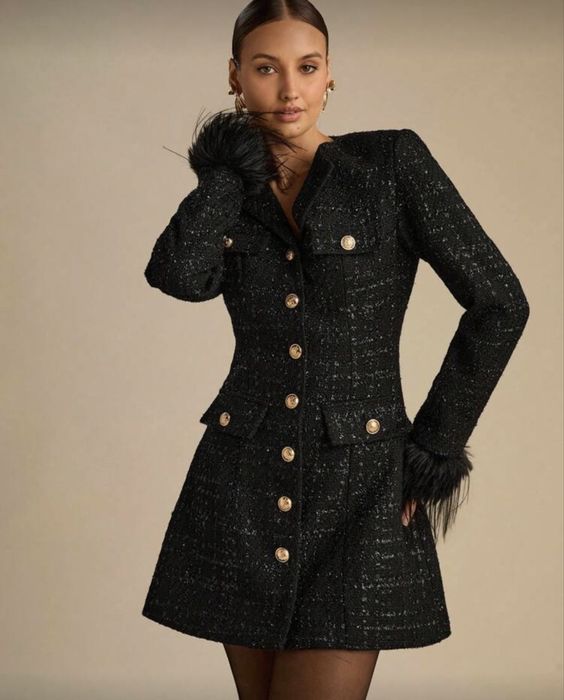 Елегантна луксозна рокля с красив завършек на ръкава