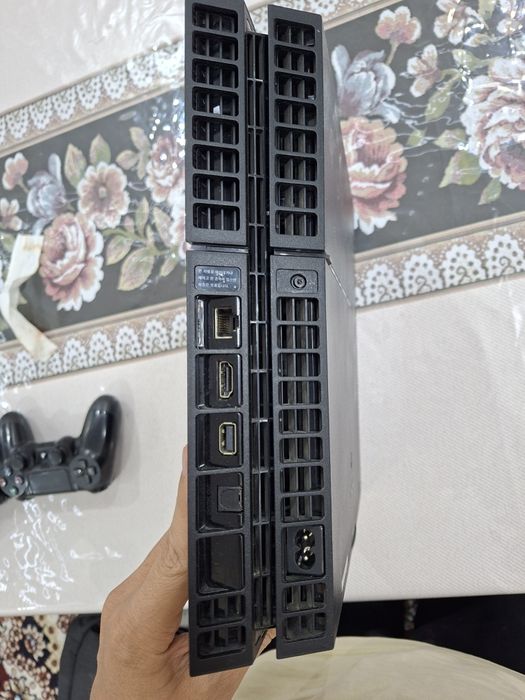 Продаётся Playstation 4