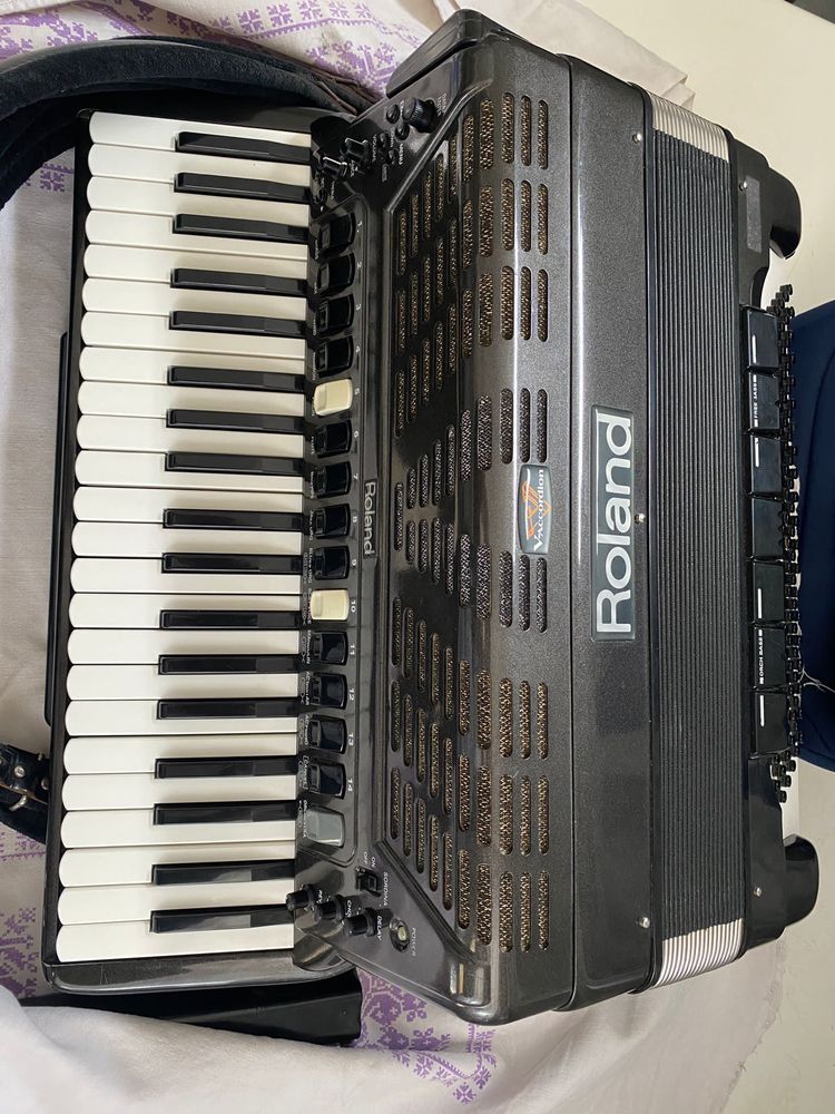 Acordeon Roland Fr7