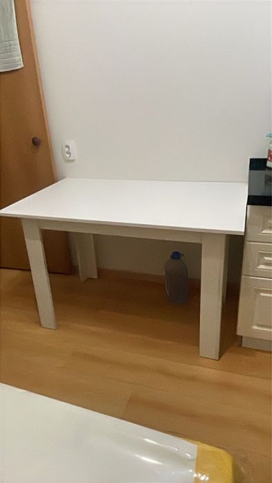 Продам стол в отличном состояний