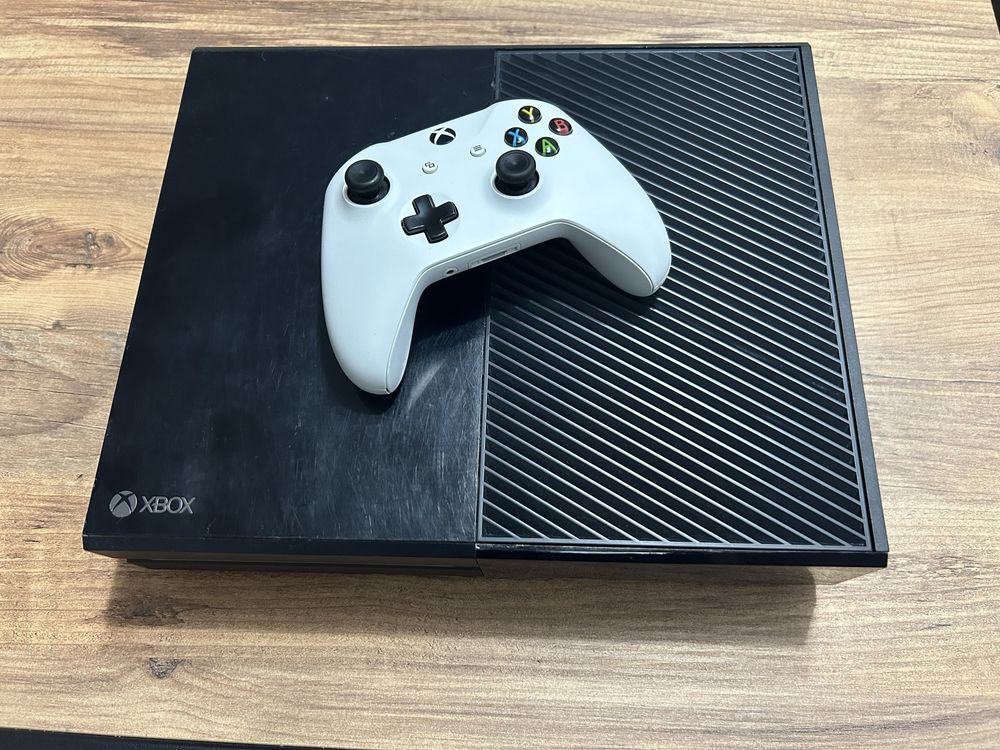 Xbox One 500 GB + игри